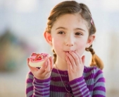 Trẻ hay ăn quà vặt thường có chỉ số IQ thấp